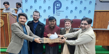 Mojo kits distributed among 70 Peshawar journalists 